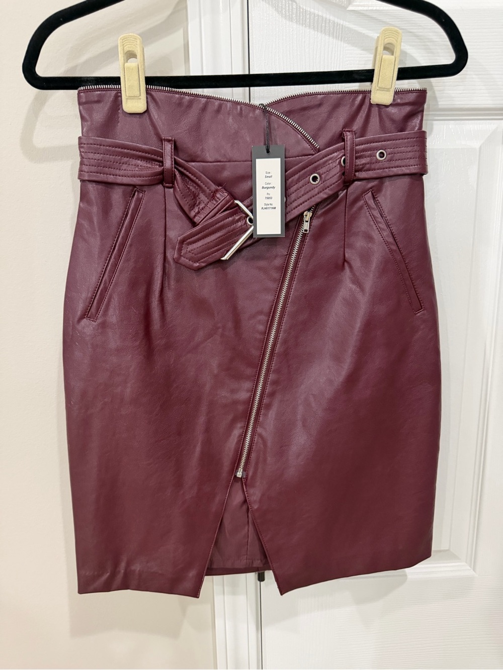 Romeo & Juliet Couture Burgundy Faux Leather Belted Mini Skirt Size Small